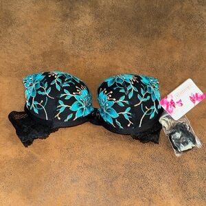 NWT Beautiful Embroidered Bra